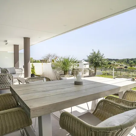 Apartamento Fabuloso Con Jardín Privado Y Jacuzzi Estepona