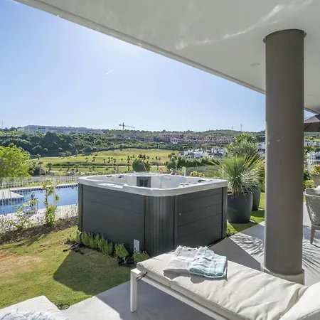 Apartamento Fabuloso Con Jardín Privado Y Jacuzzi Estepona