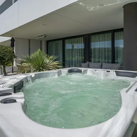 Fabuloso Con Jardín Privado Y Jacuzzi
